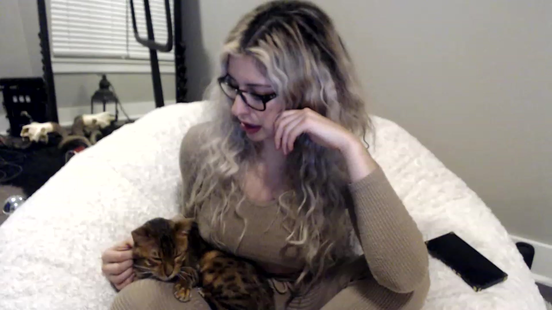 Gallery image thumbnail from XxRoseKitty's myfreecams stream on, 12/02/2022, 24:37 image 4 of 20