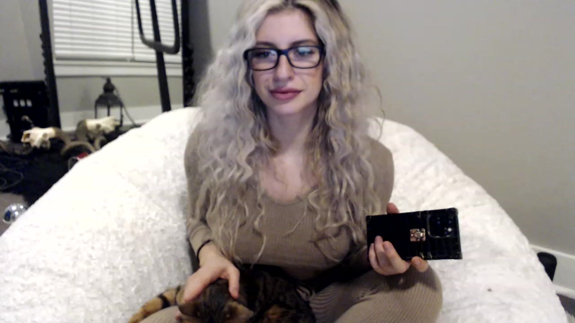 Gallery image thumbnail from XxRoseKitty's myfreecams stream on, 12/02/2022, 24:37 image 2 of 20