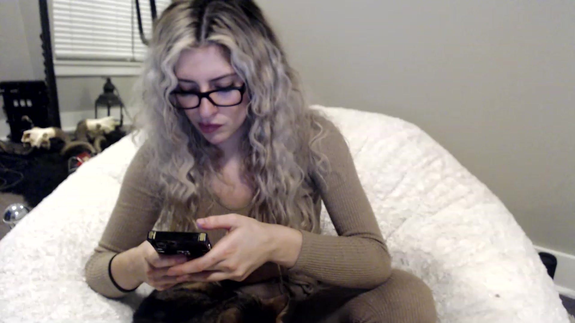 Gallery image thumbnail from XxRoseKitty's myfreecams stream on, 12/02/2022, 24:37 image 16 of 20