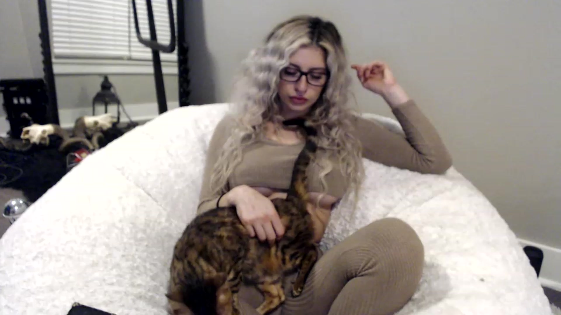 Gallery image thumbnail from XxRoseKitty's myfreecams stream on, 12/02/2022, 24:37 image 14 of 20