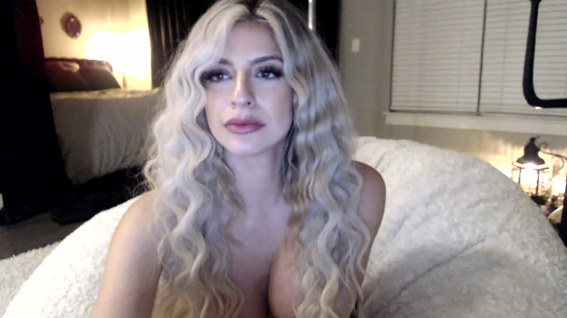 Gallery image thumbnail from XxRoseKitty's myfreecams stream on, 12/04/2022, 12:11 image 11 of 20