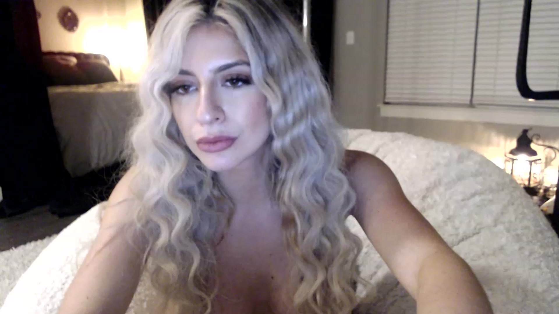 Gallery image thumbnail from XxRoseKitty's myfreecams stream on, 12/04/2022, 12:11 image 5 of 20