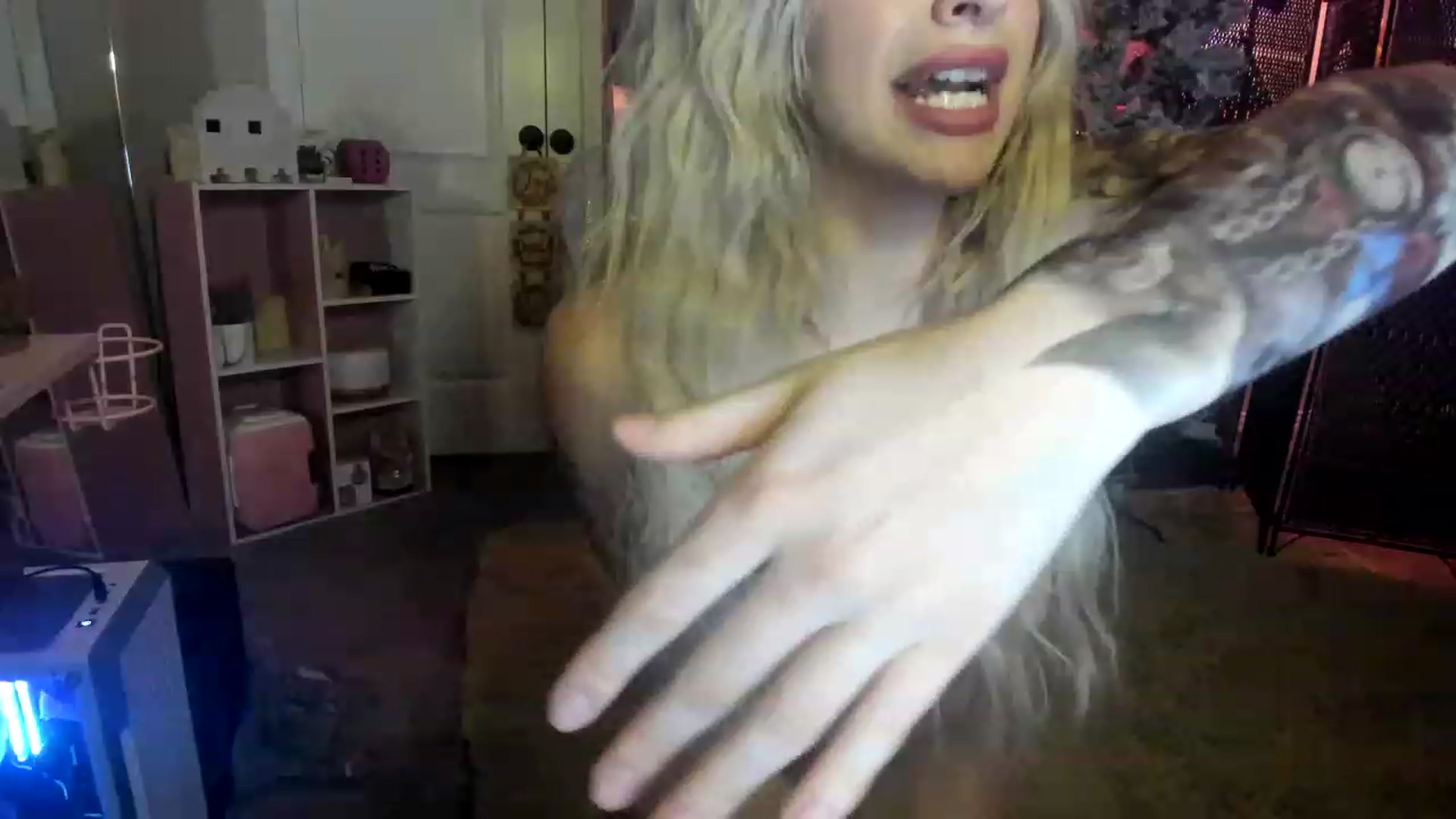 Gallery image thumbnail from XxRoseKitty's myfreecams stream on, 12/08/2022, 14:44 image 9 of 20