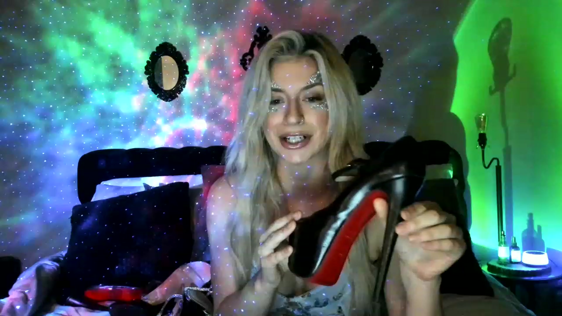 Gallery image thumbnail from XxRoseKitty's myfreecams stream on, 12/18/2022, 08:41 image 9 of 20