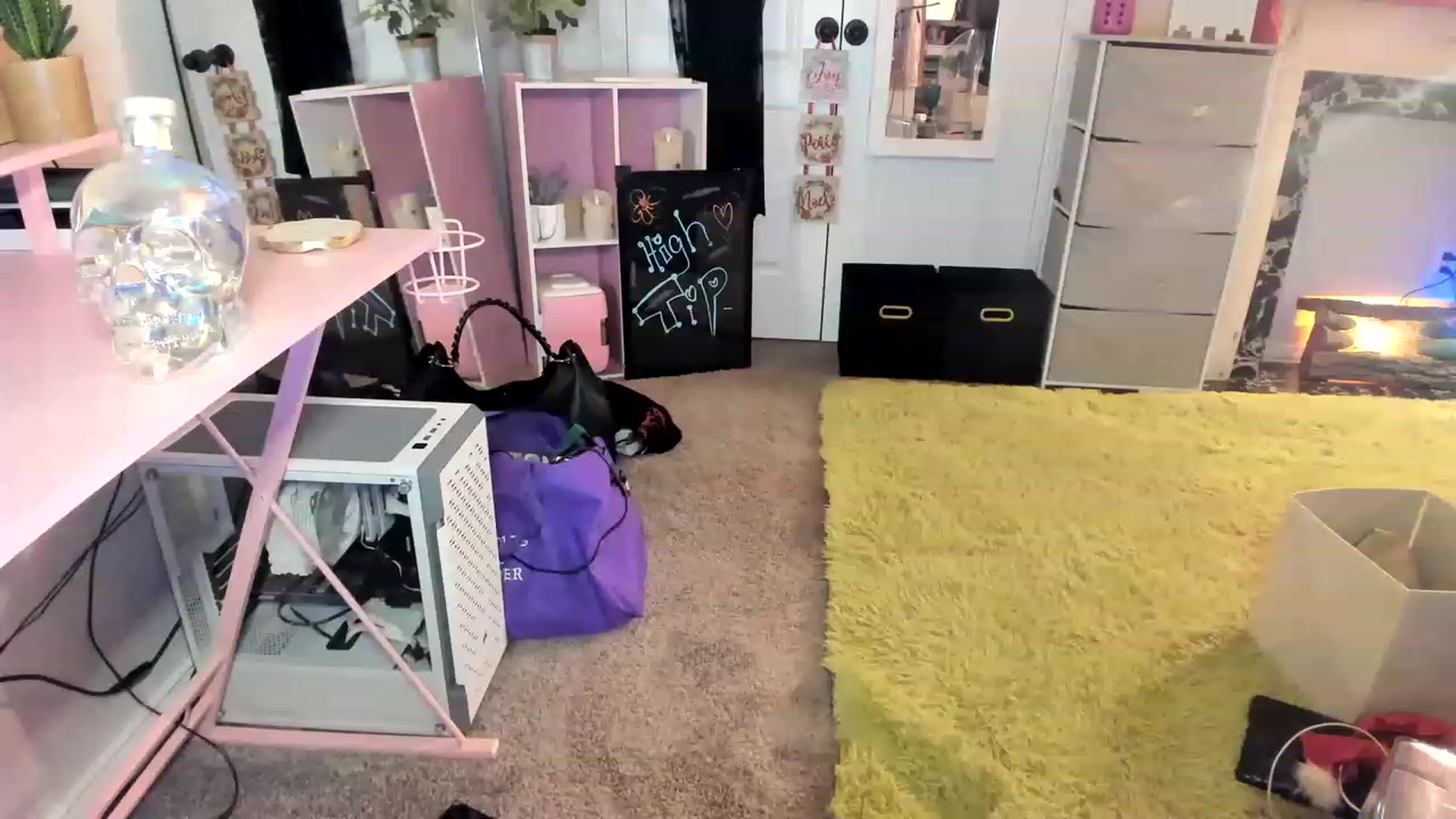Gallery image thumbnail from XxRoseKitty's myfreecams stream on, 12/21/2022, 11:31 image 20 of 20