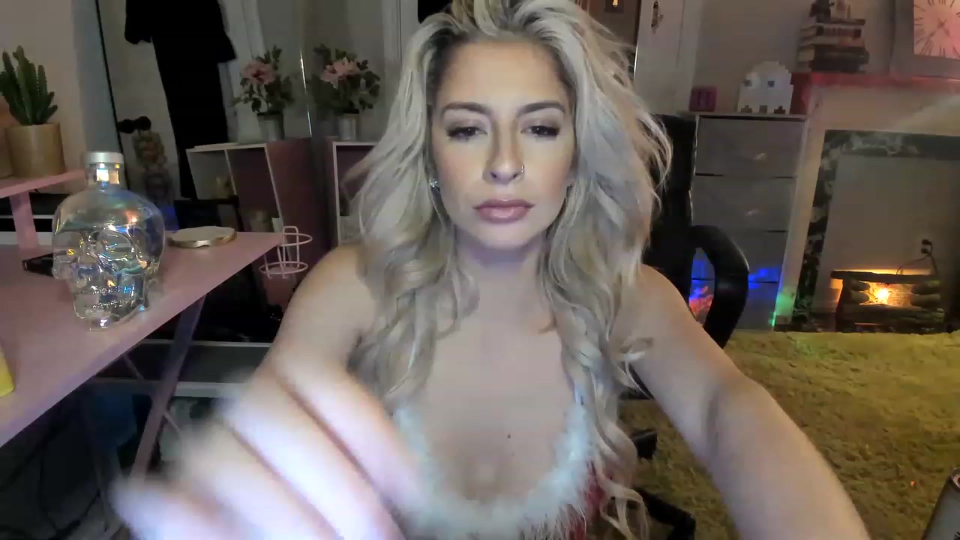 Gallery image thumbnail from XxRoseKitty's myfreecams stream on, 12/21/2022, 11:31 image 6 of 20