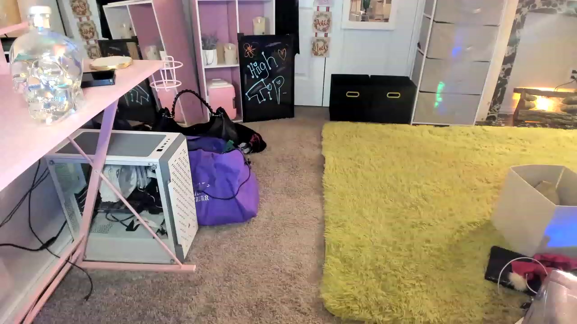 Gallery image thumbnail from XxRoseKitty's myfreecams stream on, 12/21/2022, 11:31 image 13 of 20