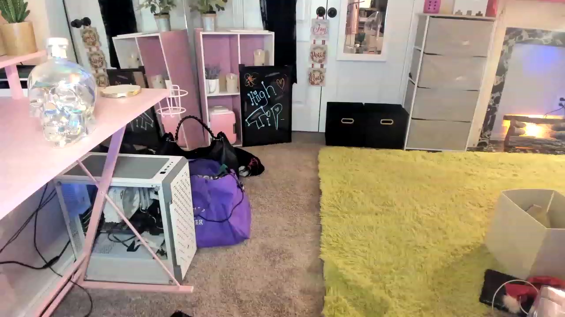 Gallery image thumbnail from XxRoseKitty's myfreecams stream on, 12/21/2022, 11:31 image 19 of 20