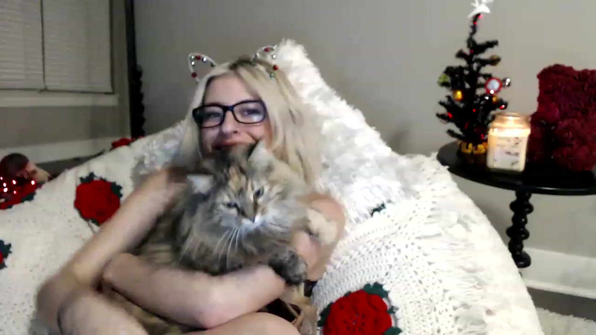 Gallery image thumbnail from XxRoseKitty's myfreecams stream on, 12/22/2022, 12:43 image 9 of 20