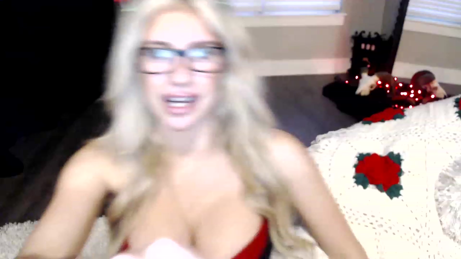 Gallery image thumbnail from XxRoseKitty's myfreecams stream on, 12/22/2022, 13:21 image 17 of 20