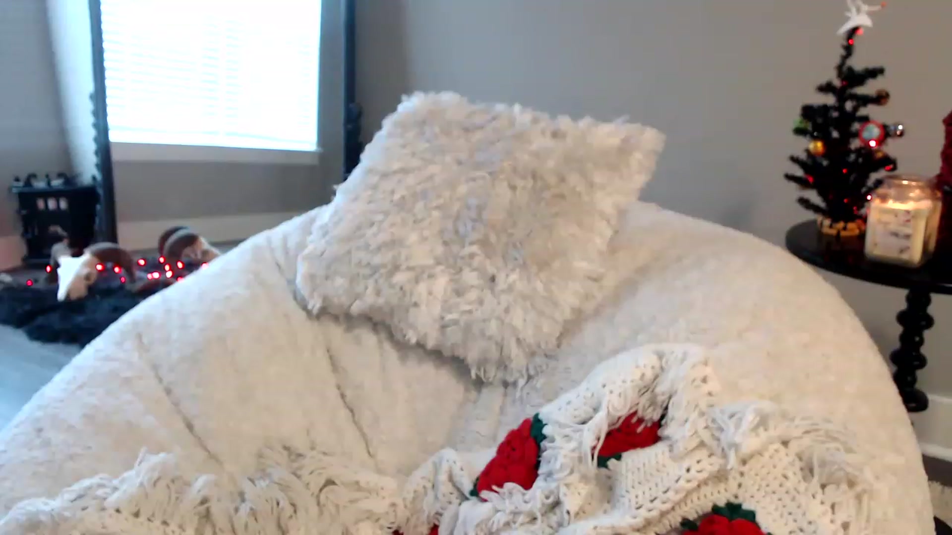 Gallery image thumbnail from XxRoseKitty's myfreecams stream on, 12/22/2022, 14:59 image 20 of 20
