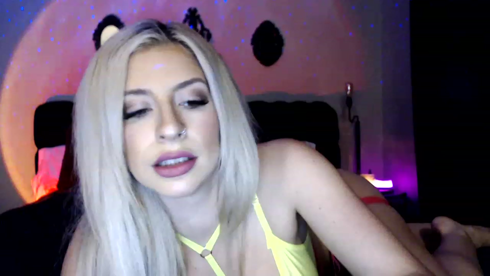 Gallery image thumbnail from XxRoseKitty's myfreecams stream on, 12/30/2022, 07:27 image 12 of 20