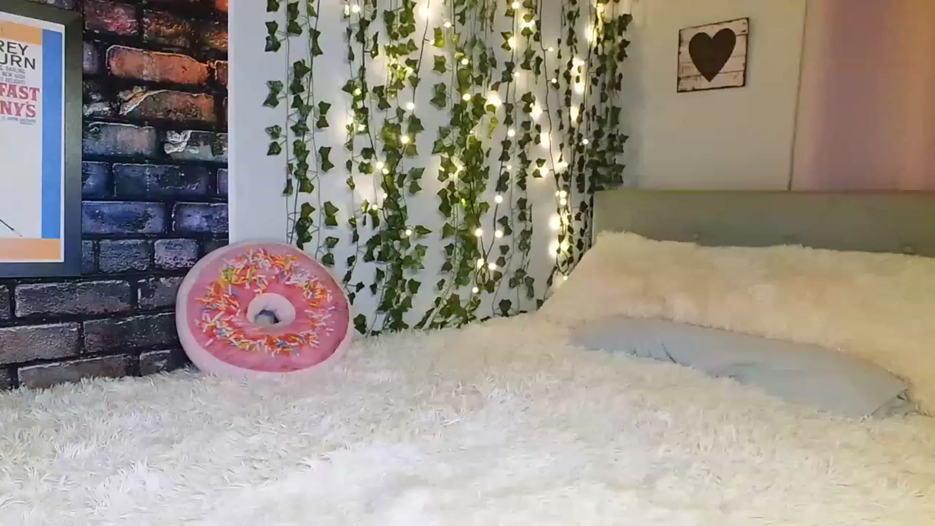 Gallery image thumbnail from XxRoseKitty's myfreecams stream on, 01/04/2023, 11:14 image 14 of 20