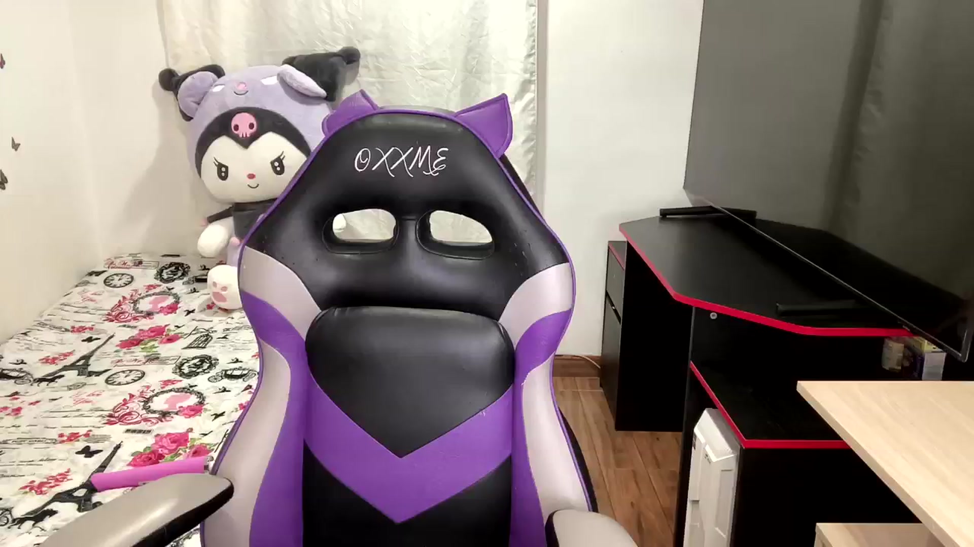 Gallery image thumbnail from XxYUIxX's myfreecams stream on, 10/02/2023, 06:05 image 16 of 20