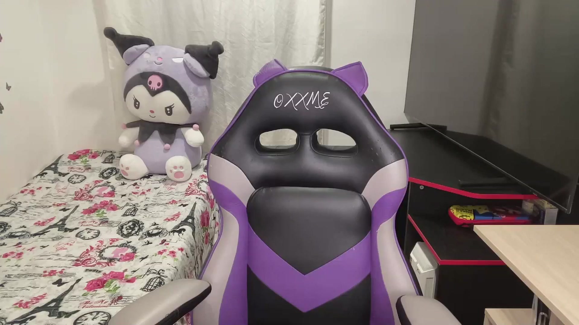 Gallery image thumbnail from XxYUIxX's myfreecams stream on, 10/14/2023, 24:51 image 5 of 20
