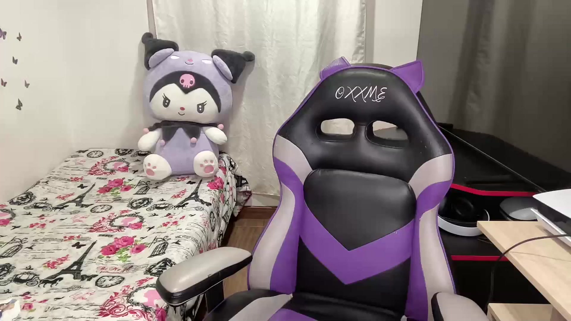 Gallery image thumbnail from XxYUIxX's myfreecams stream on, 10/31/2023, 05:10 image 12 of 20