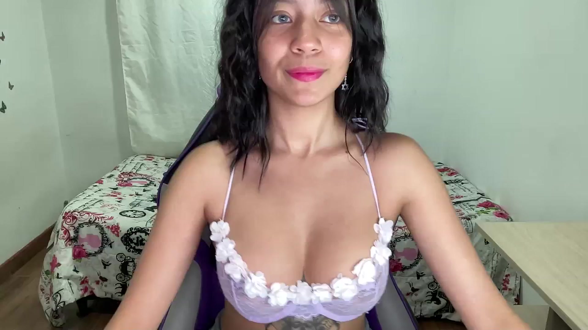 Gallery image thumbnail from XxYUIxX's myfreecams stream on, 11/02/2023, 02:40 image 15 of 20