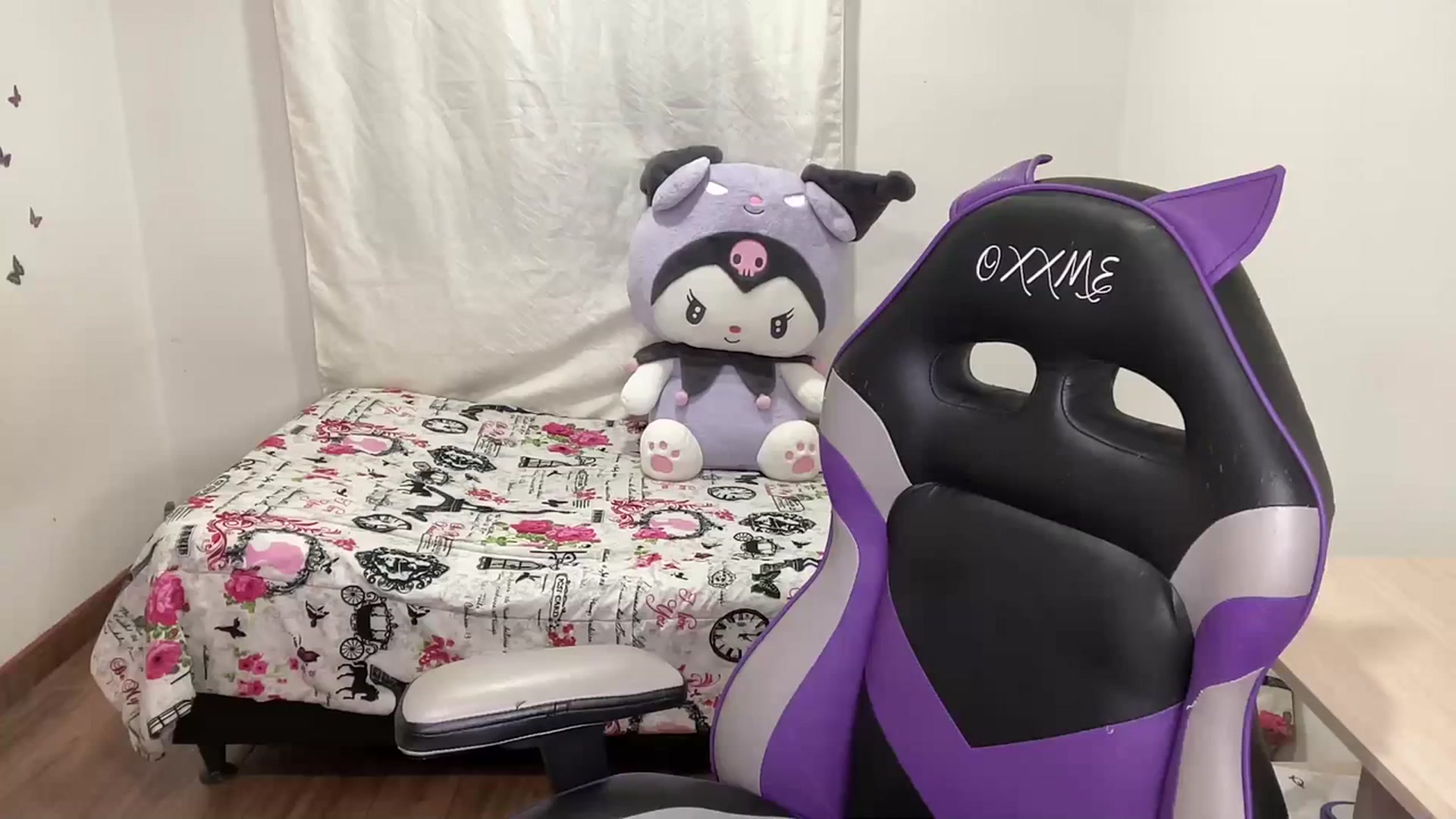 Gallery image thumbnail from XxYUIxX's myfreecams stream on, 11/03/2023, 07:02 image 10 of 20