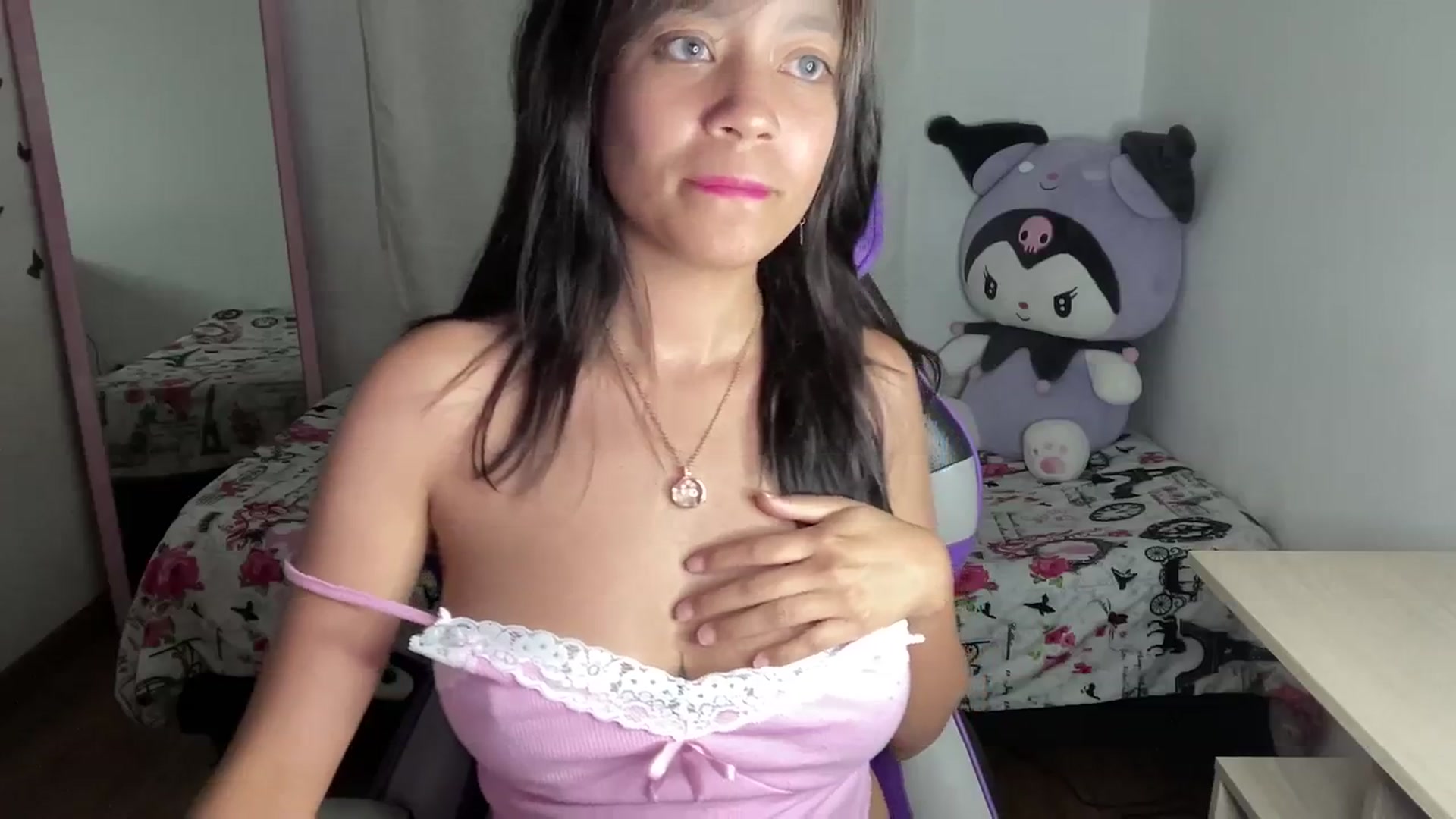 Gallery image thumbnail from XxYUIxX's myfreecams stream on, 11/23/2023, 02:05 image 20 of 20