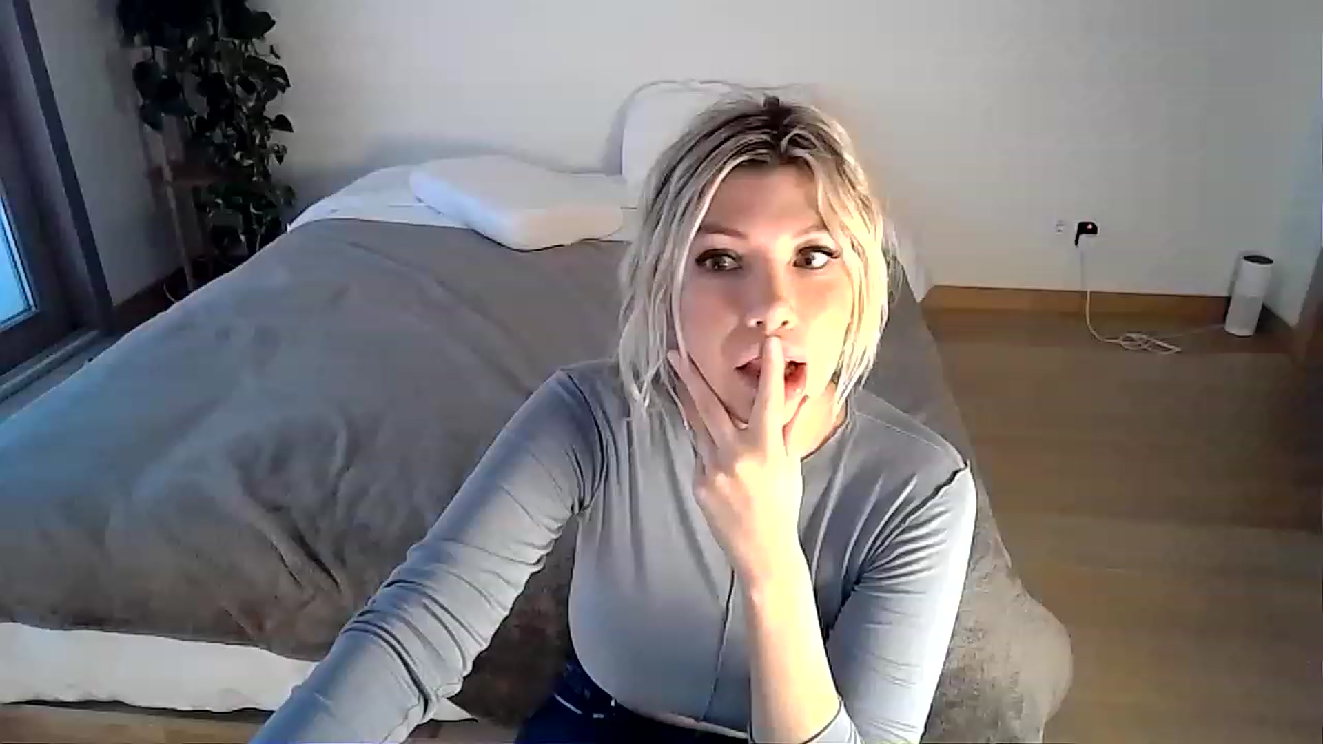 Gallery image thumbnail from Xx_Sandy_xX's myfreecams stream on, 12/16/2022, 16:48 image 3 of 20