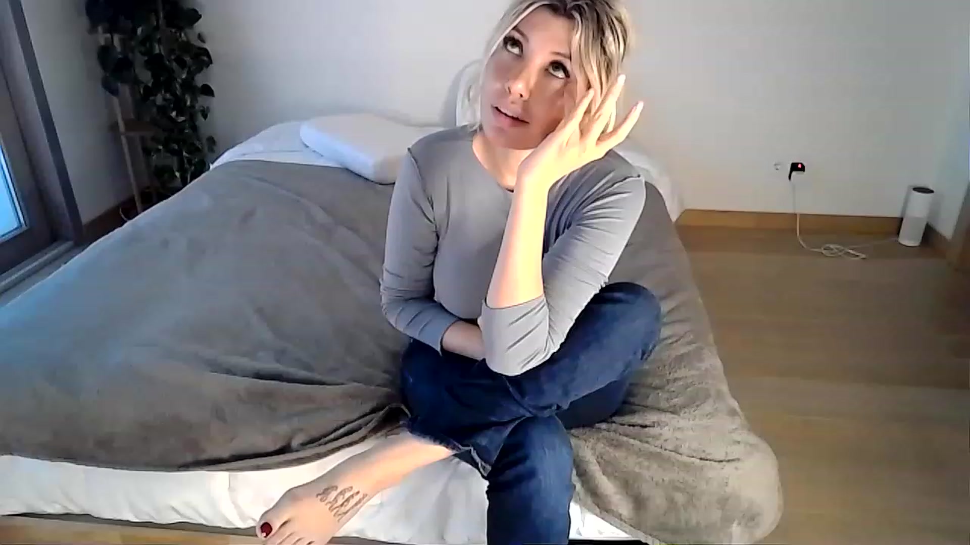 Gallery image thumbnail from Xx_Sandy_xX's myfreecams stream on, 12/16/2022, 16:48 image 4 of 20