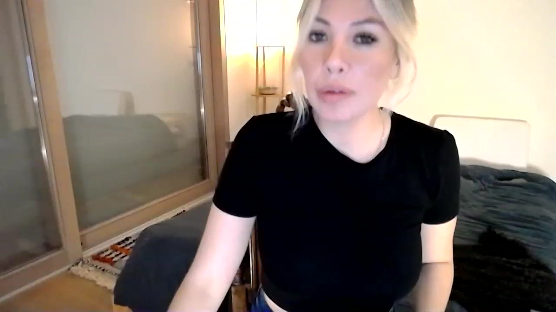 Gallery image thumbnail from Xx_Sandy_xX's myfreecams stream on, 12/23/2022, 20:17 image 10 of 20