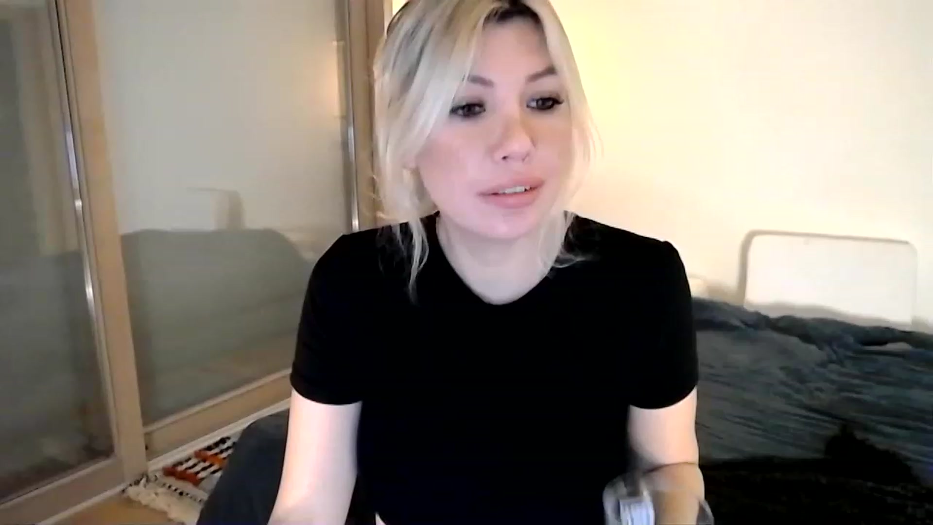 Gallery image thumbnail from Xx_Sandy_xX's myfreecams stream on, 12/23/2022, 20:17 image 3 of 20