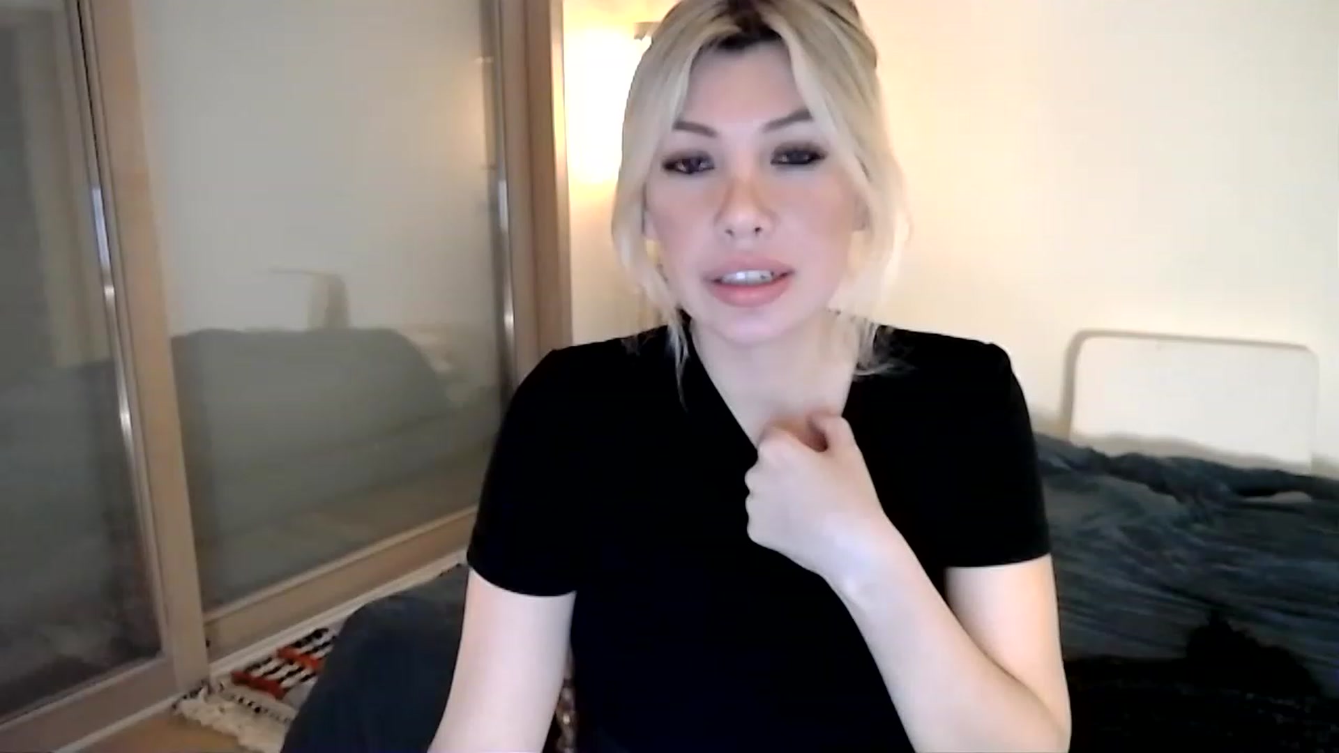 Gallery image thumbnail from Xx_Sandy_xX's myfreecams stream on, 12/23/2022, 20:17 image 2 of 20
