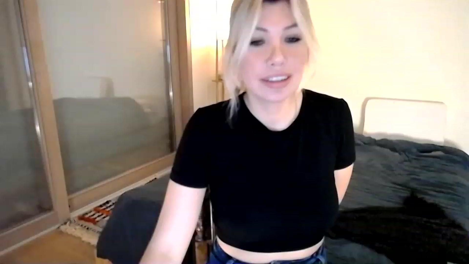 Gallery image thumbnail from Xx_Sandy_xX's myfreecams stream on, 12/23/2022, 20:17 image 12 of 20