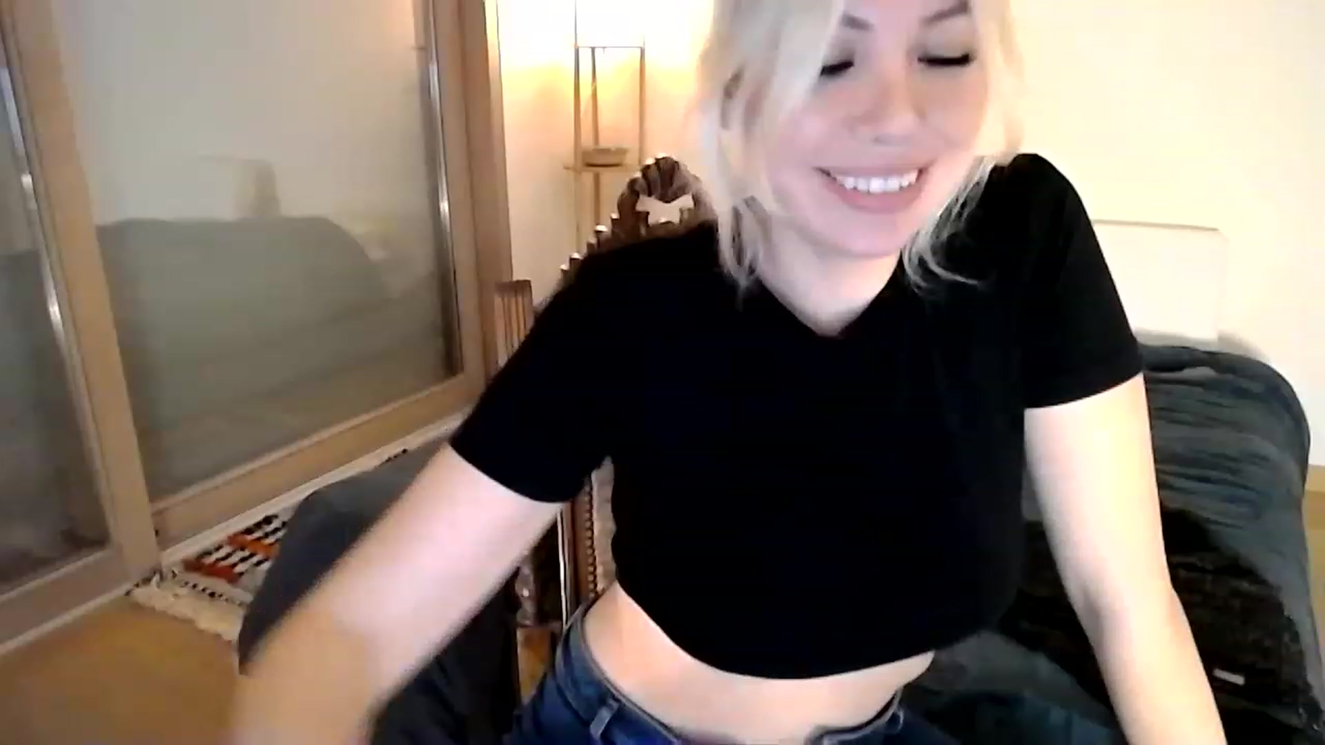 Gallery image thumbnail from Xx_Sandy_xX's myfreecams stream on, 12/23/2022, 20:17 image 15 of 20