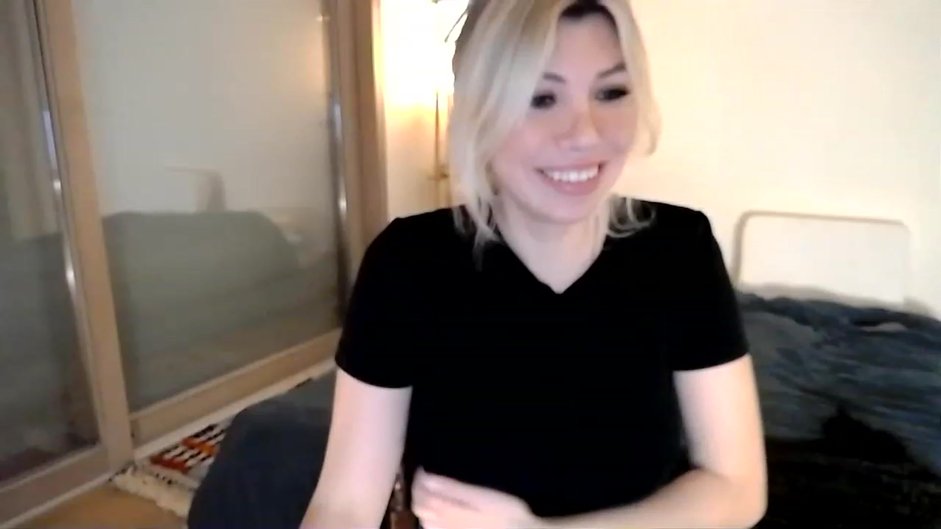 Gallery image thumbnail from Xx_Sandy_xX's myfreecams stream on, 12/23/2022, 20:17 image 6 of 20