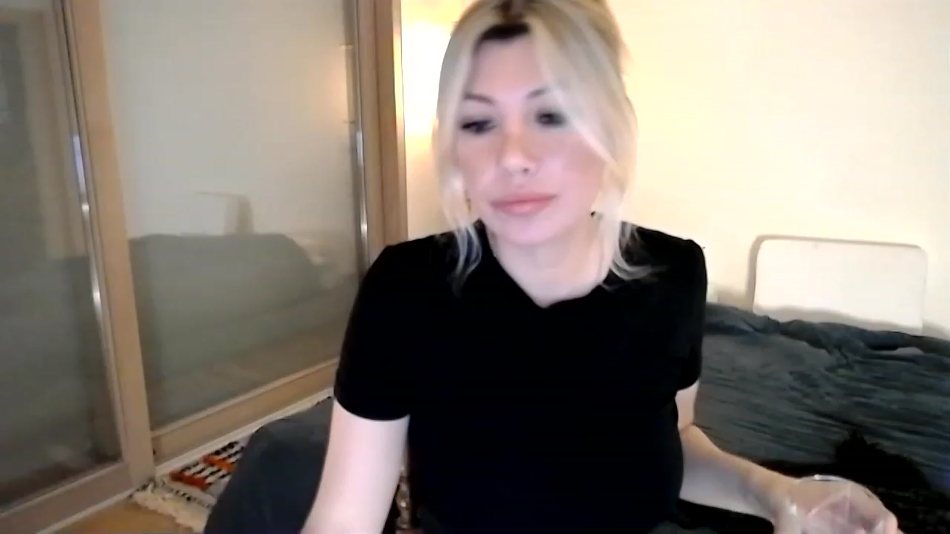Gallery image thumbnail from Xx_Sandy_xX's myfreecams stream on, 12/23/2022, 20:17 image 4 of 20