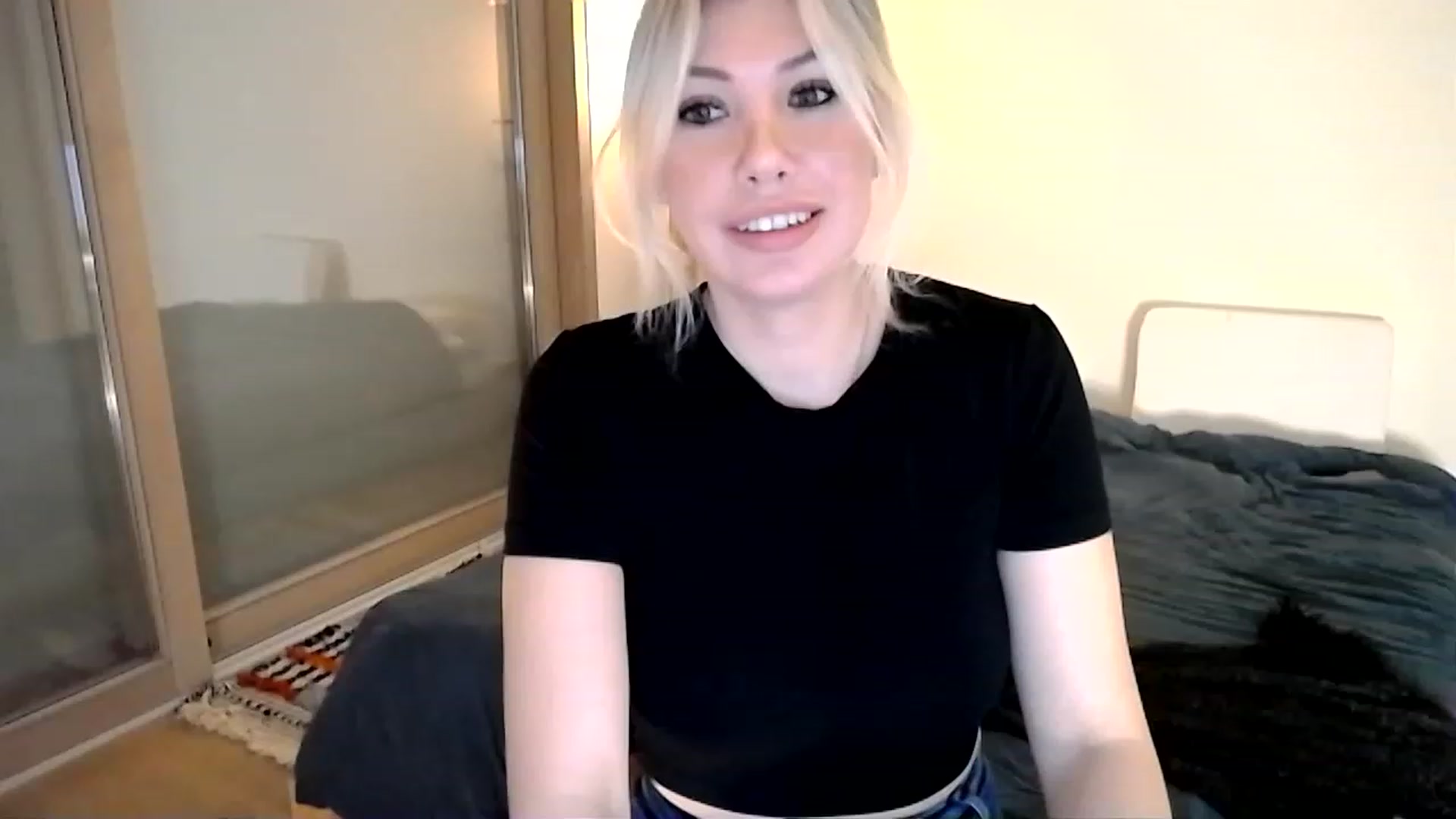 Gallery image thumbnail from Xx_Sandy_xX's myfreecams stream on, 12/23/2022, 20:17 image 13 of 20