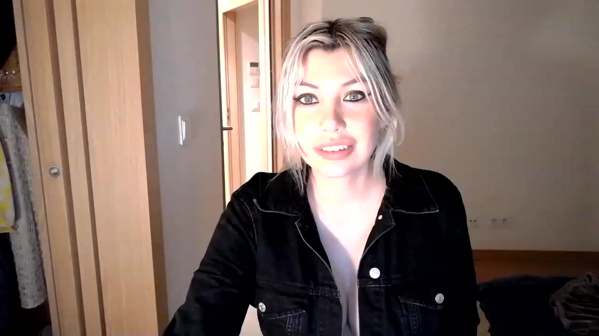 Gallery image thumbnail from Xx_Sandy_xX's myfreecams stream on, 01/21/2023, 21:12 image 10 of 20