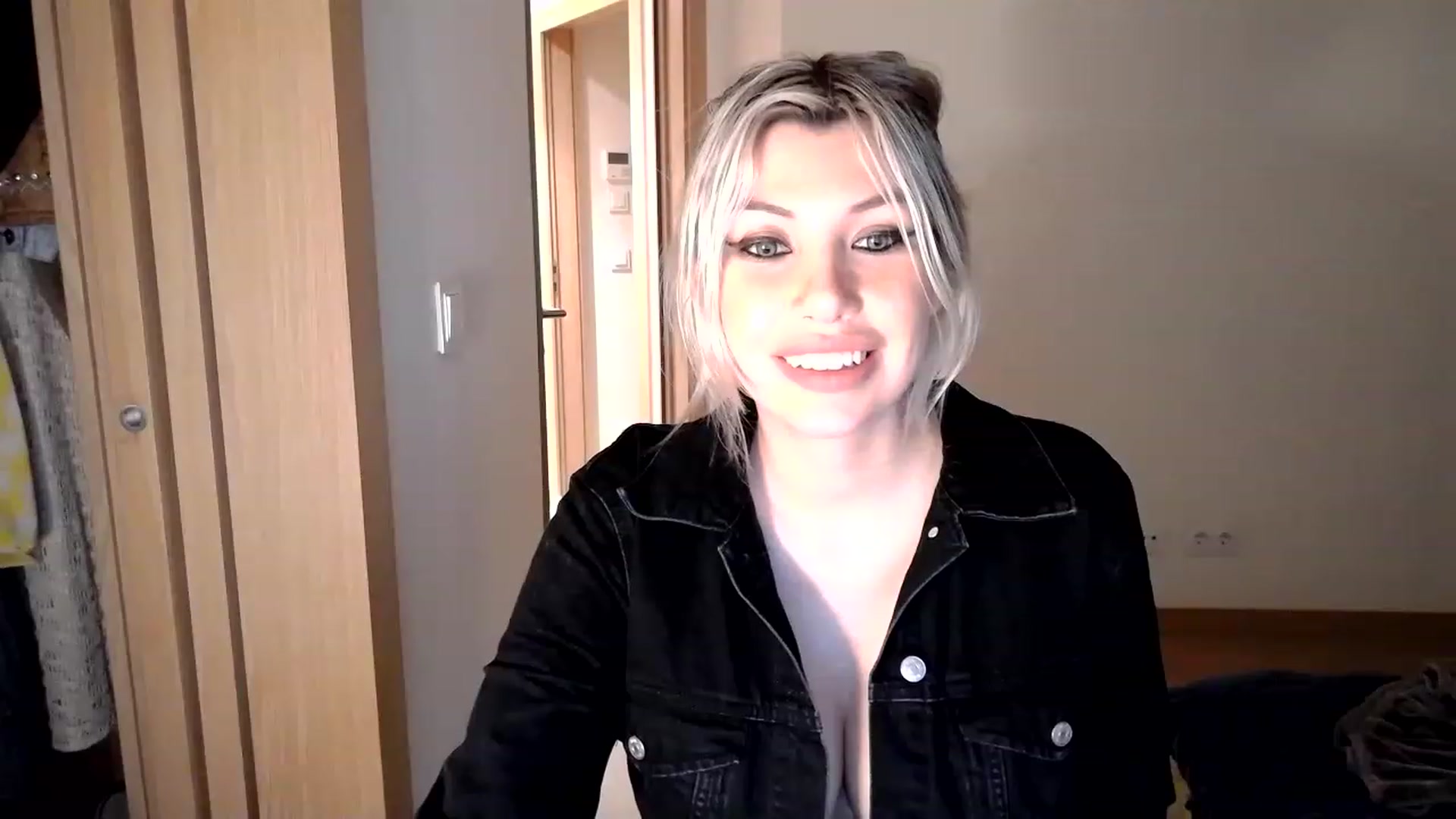Gallery image thumbnail from Xx_Sandy_xX's myfreecams stream on, 01/21/2023, 21:12 image 11 of 20