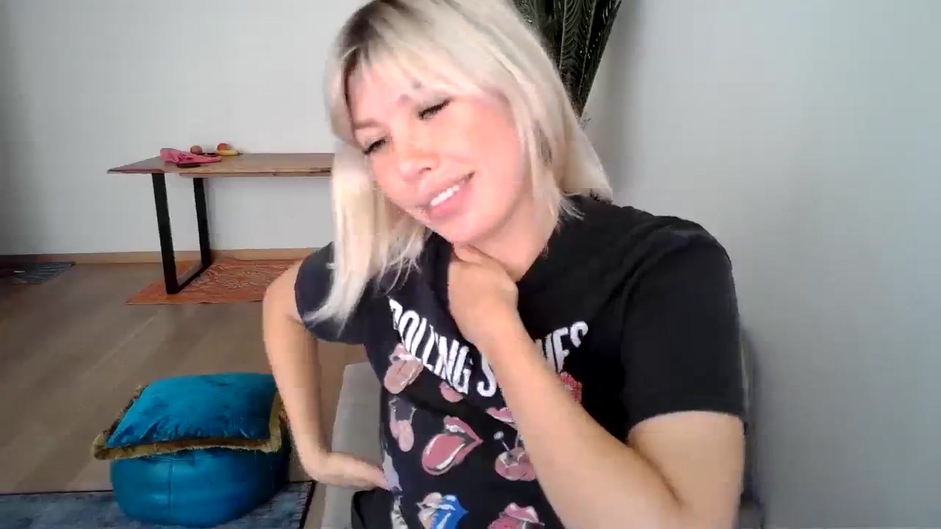 Gallery image thumbnail from Xx_Sandy_xX's myfreecams stream on, 09/18/2023, 15:31 image 7 of 20