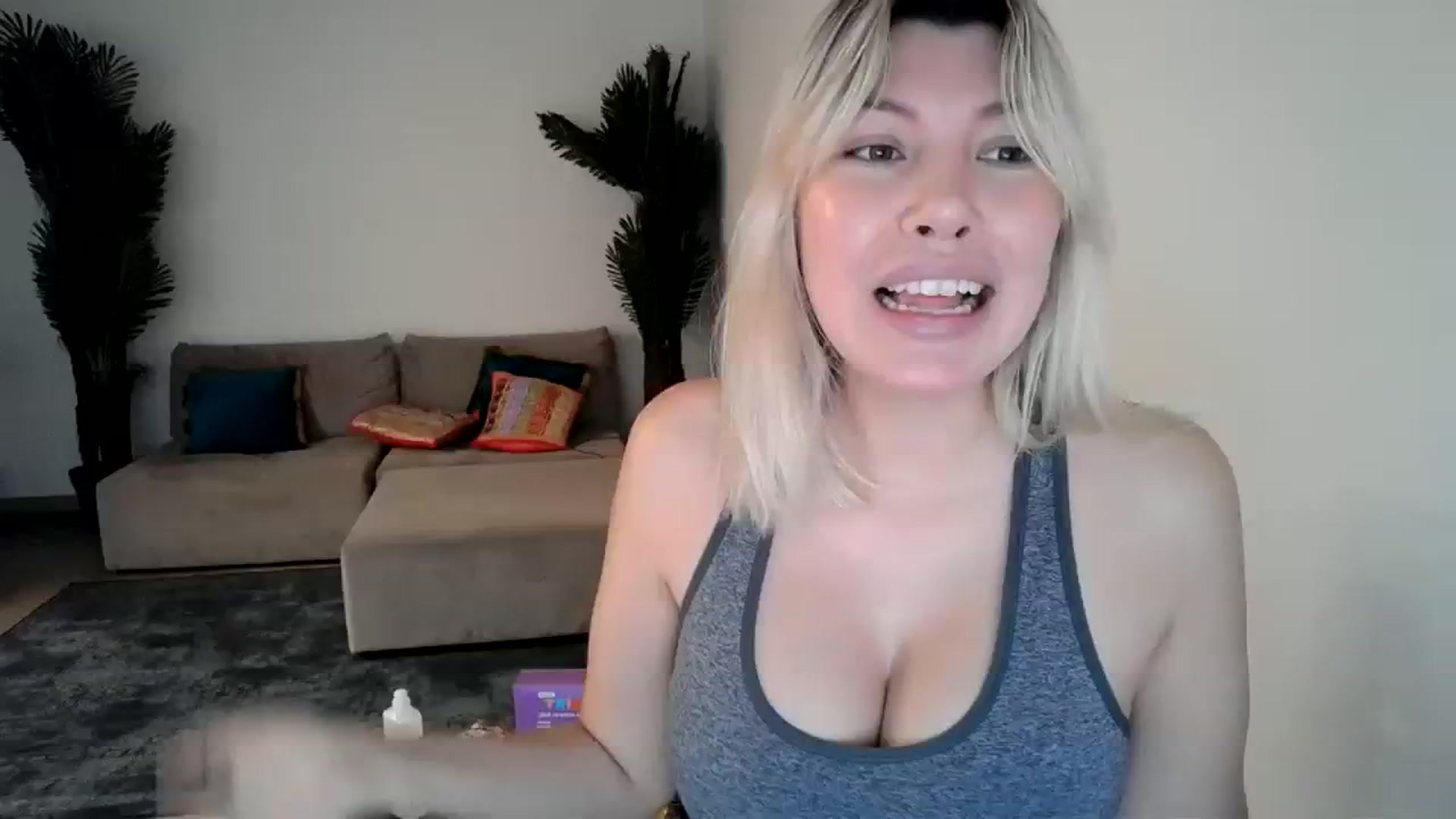 Gallery image thumbnail from Xx_Sandy_xX's myfreecams stream on, 01/08/2024, 15:21 image 13 of 20