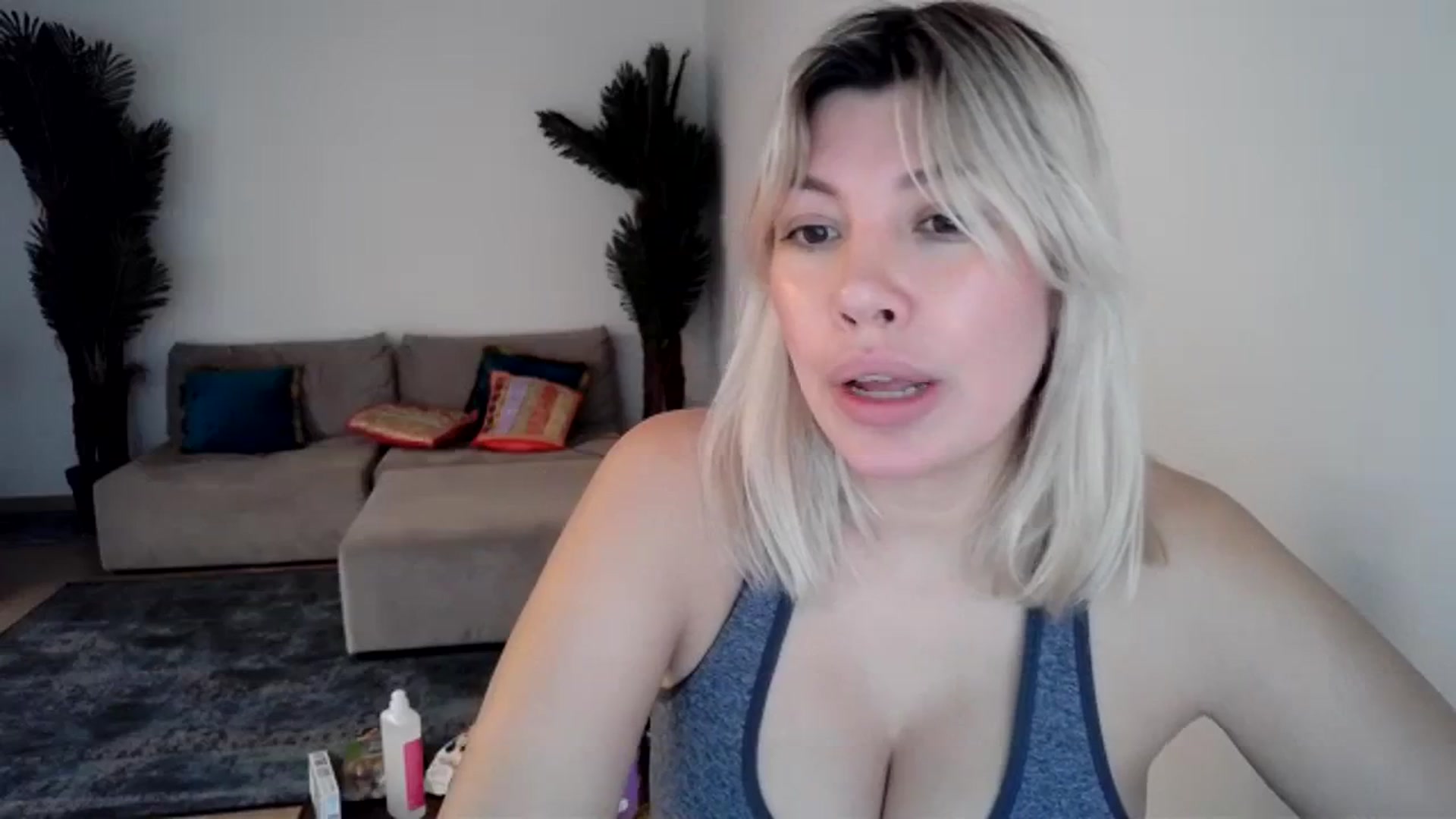 Gallery image thumbnail from Xx_Sandy_xX's myfreecams stream on, 01/08/2024, 15:21 image 4 of 20