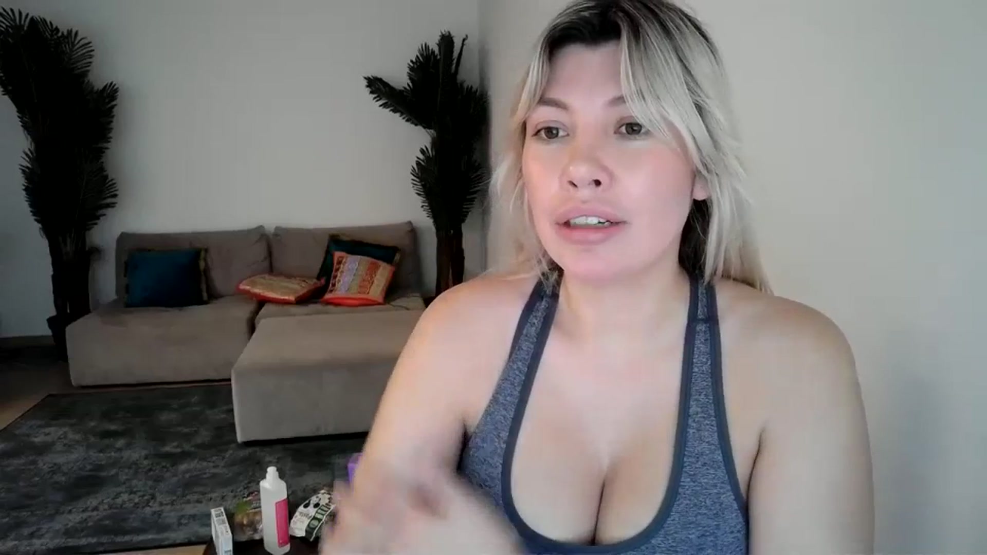 Gallery image thumbnail from Xx_Sandy_xX's myfreecams stream on, 01/08/2024, 15:21 image 5 of 20
