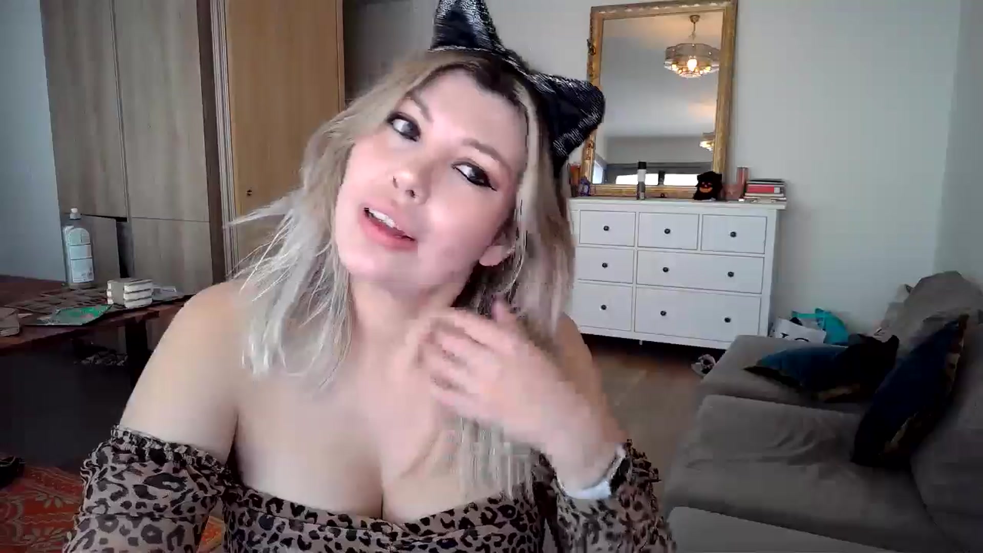 Gallery image thumbnail from Xx_Sandy_xX's myfreecams stream on, 10/31/2024, 15:23 image 4 of 20