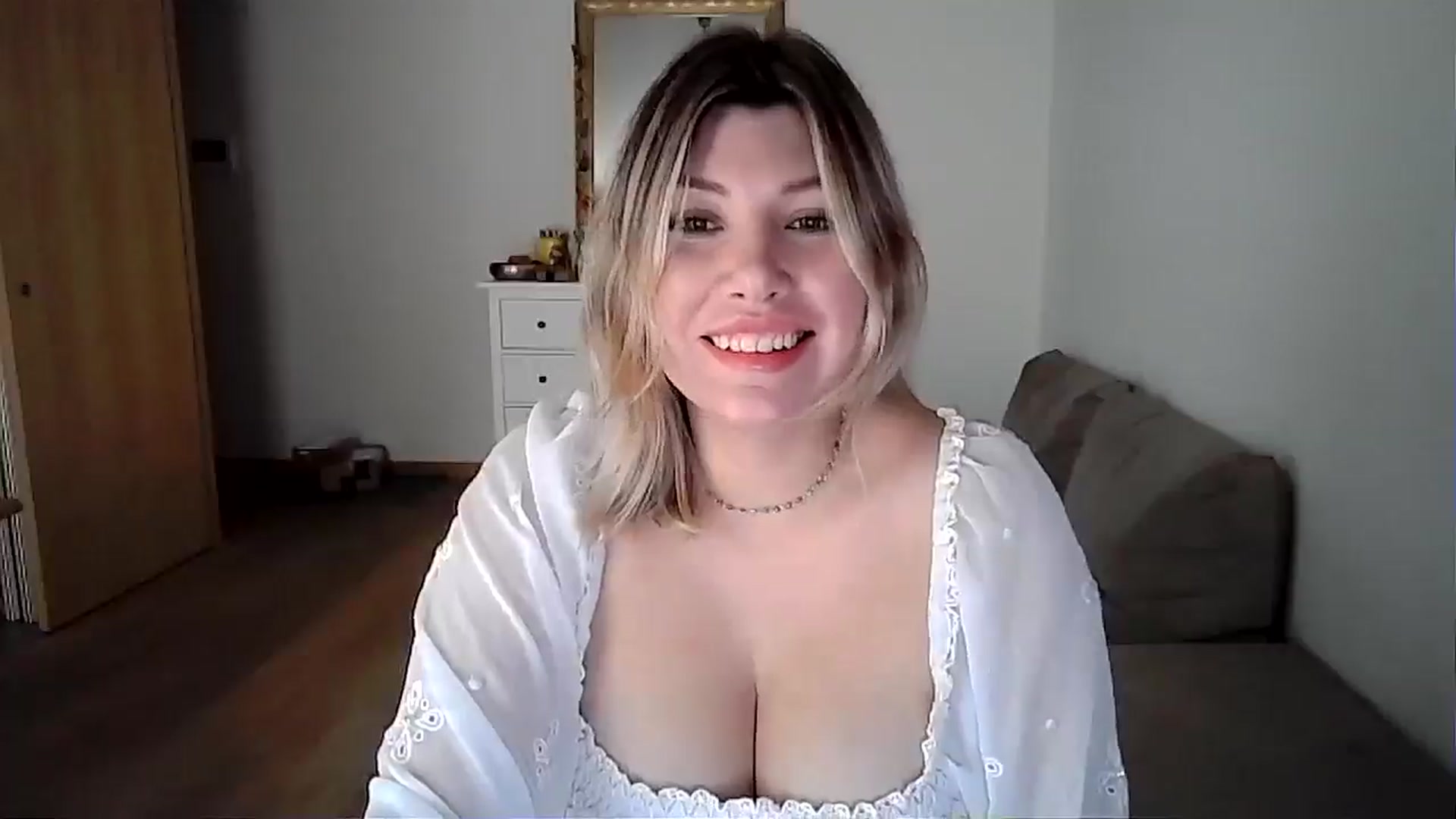 Gallery image thumbnail from Xx_Sandy_xX's myfreecams stream on, 02/17/2025, 14:17 image 2 of 20