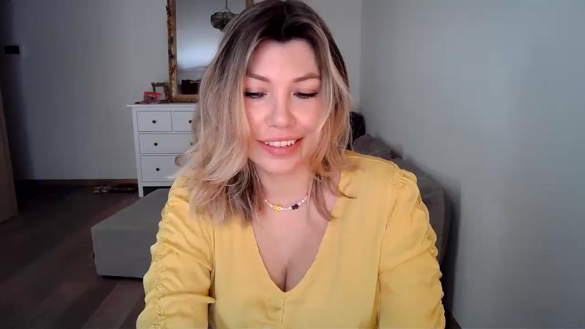 Gallery image thumbnail from Xx_Sandy_xX's myfreecams stream on, 05/02/2025, 11:25 image 1 of 20