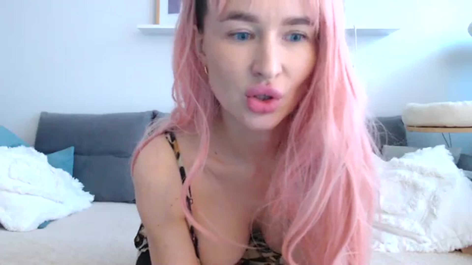 Gallery image thumbnail from Xxxawesomeart's myfreecams stream on, 12/24/2023, 12:29 image 4 of 20