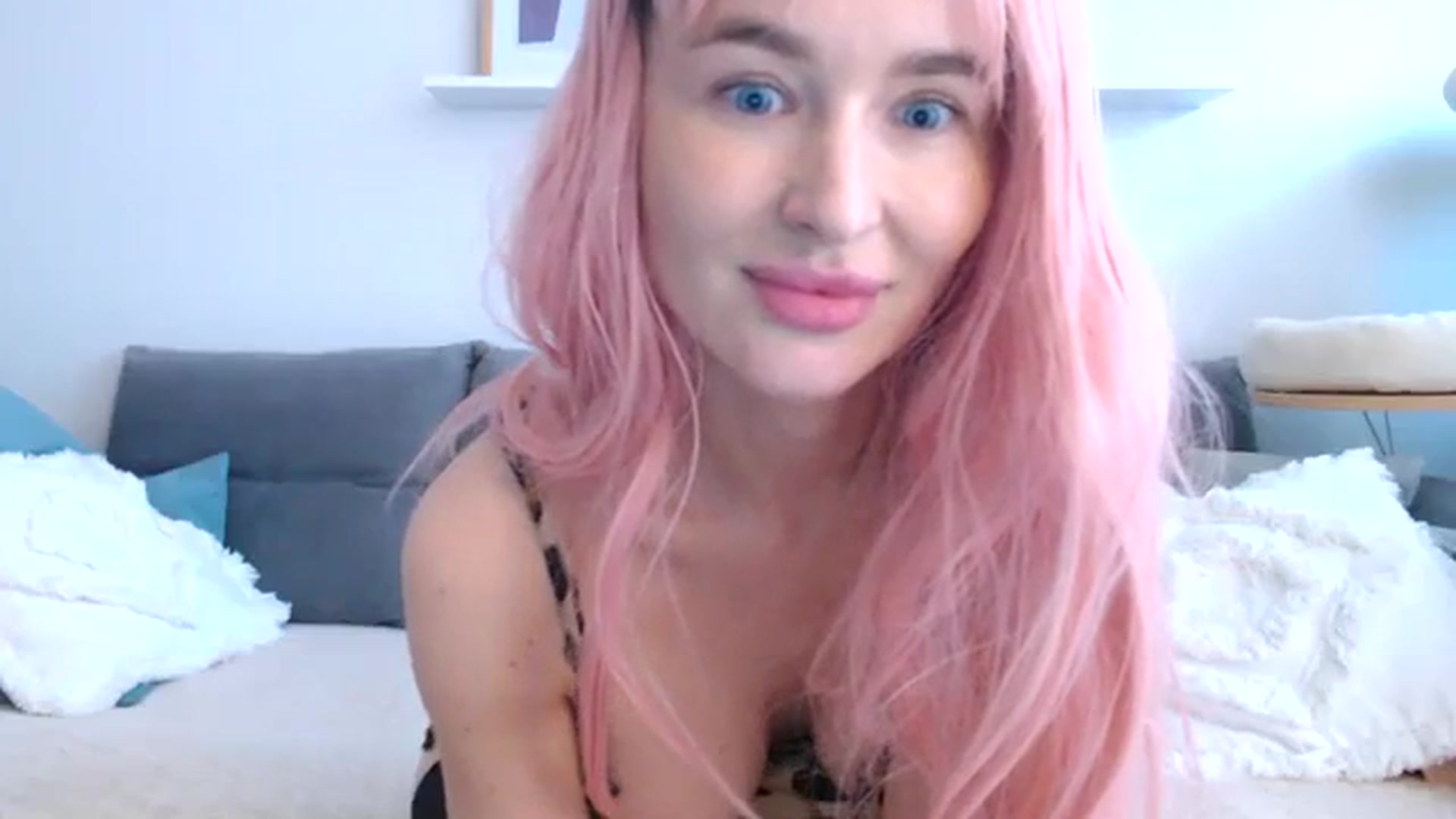 Gallery image thumbnail from Xxxawesomeart's myfreecams stream on, 12/24/2023, 12:29 image 6 of 20