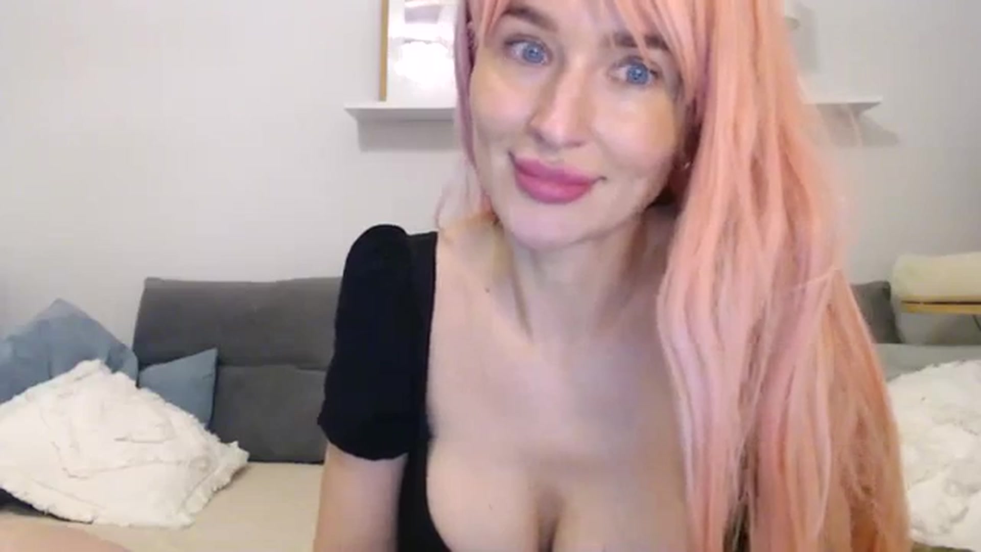 Gallery image thumbnail from Xxxawesomeart's myfreecams stream on, 12/24/2023, 15:24 image 15 of 20