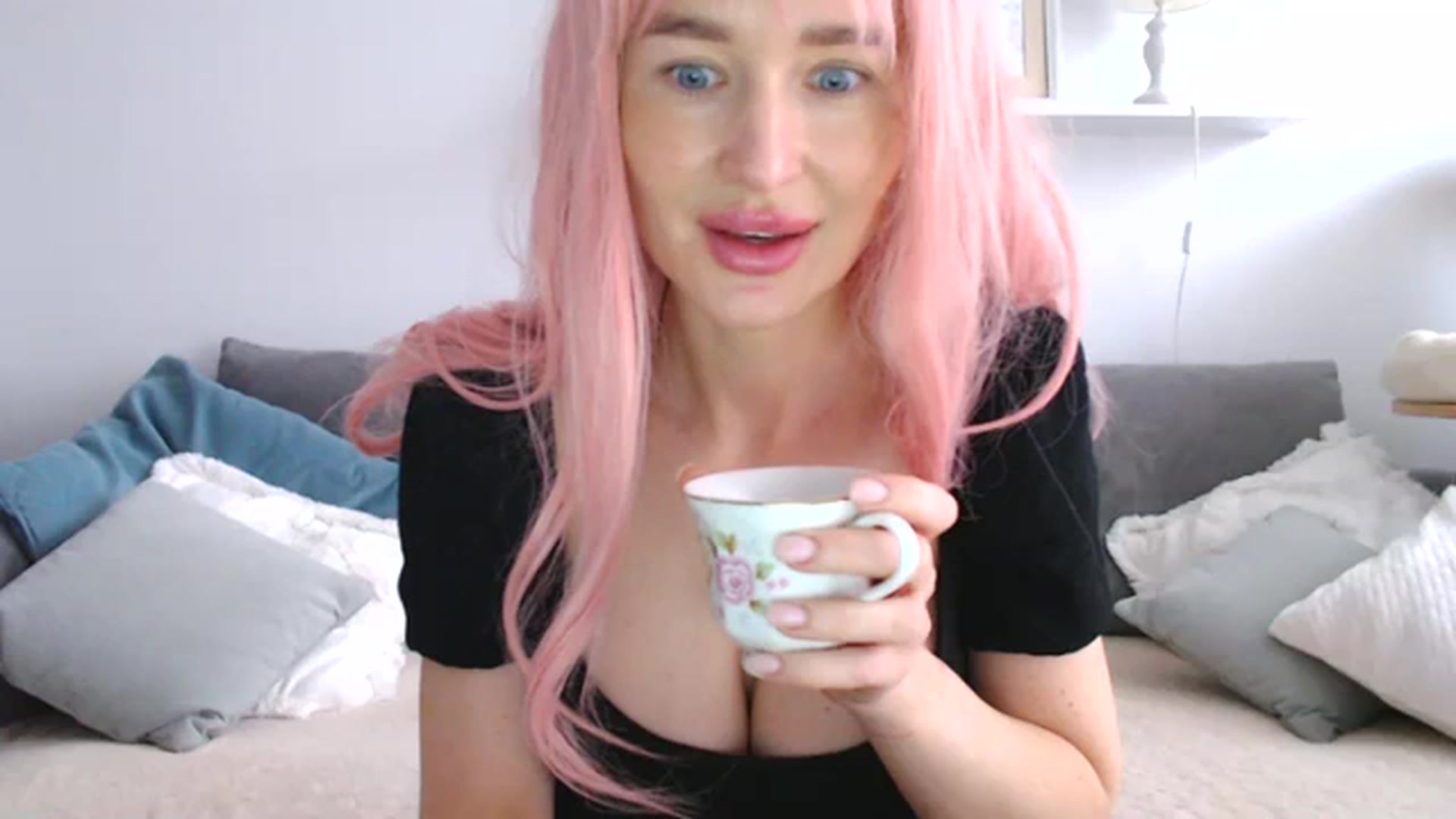 Gallery image thumbnail from Xxxawesomeart's myfreecams stream on, 12/29/2023, 13:11 image 14 of 20