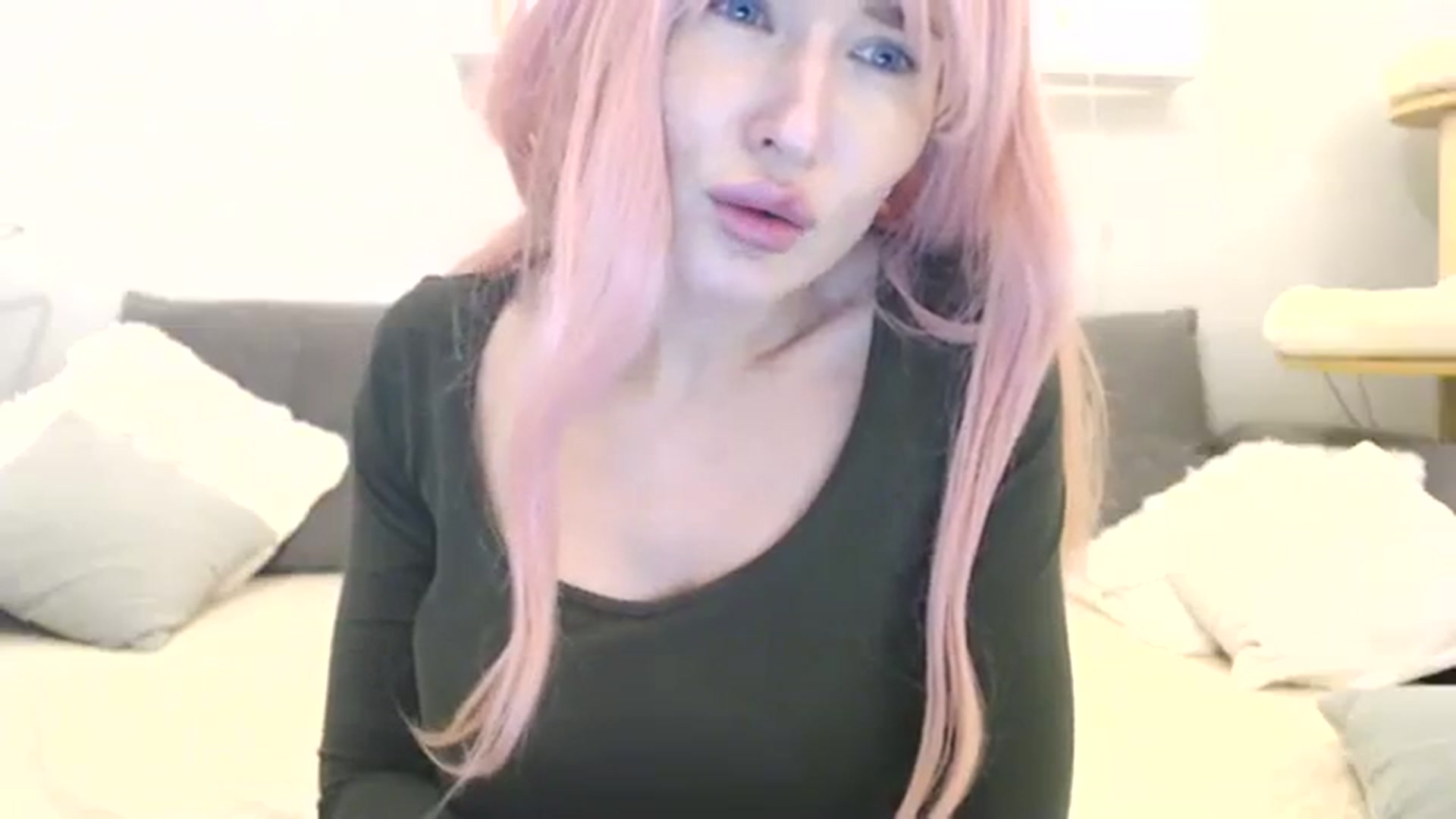 Gallery image thumbnail from Xxxawesomeart's myfreecams stream on, 12/31/2023, 18:43 image 6 of 20