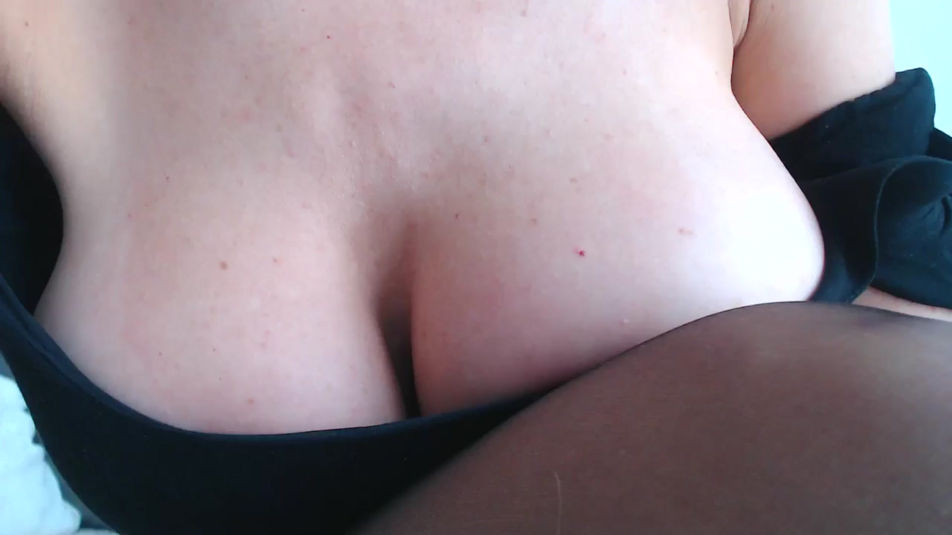 Gallery image thumbnail from Xxxawesomeart's myfreecams stream on, 06/11/2024, 12:13 image 16 of 20