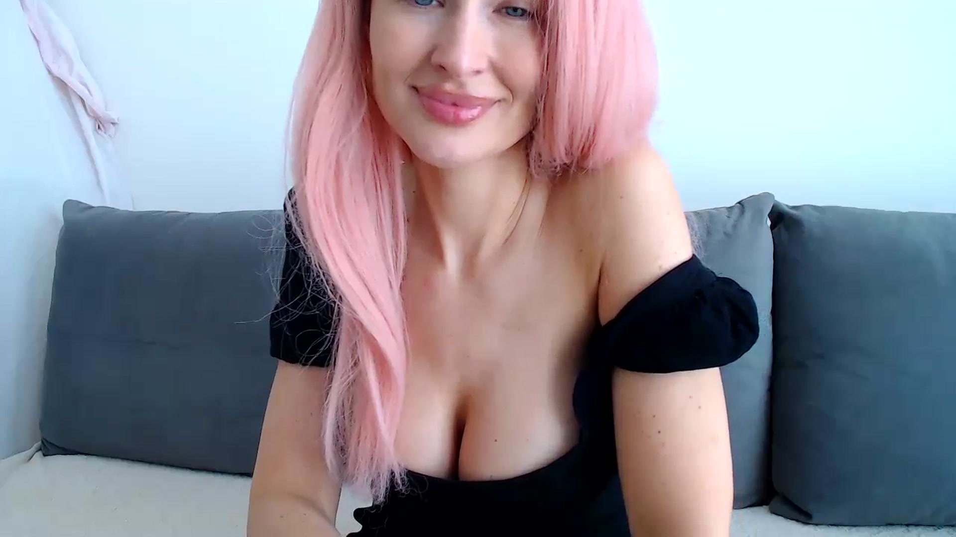 Gallery image thumbnail from Xxxawesomeart's myfreecams stream on, 07/06/2024, 13:18 image 3 of 20