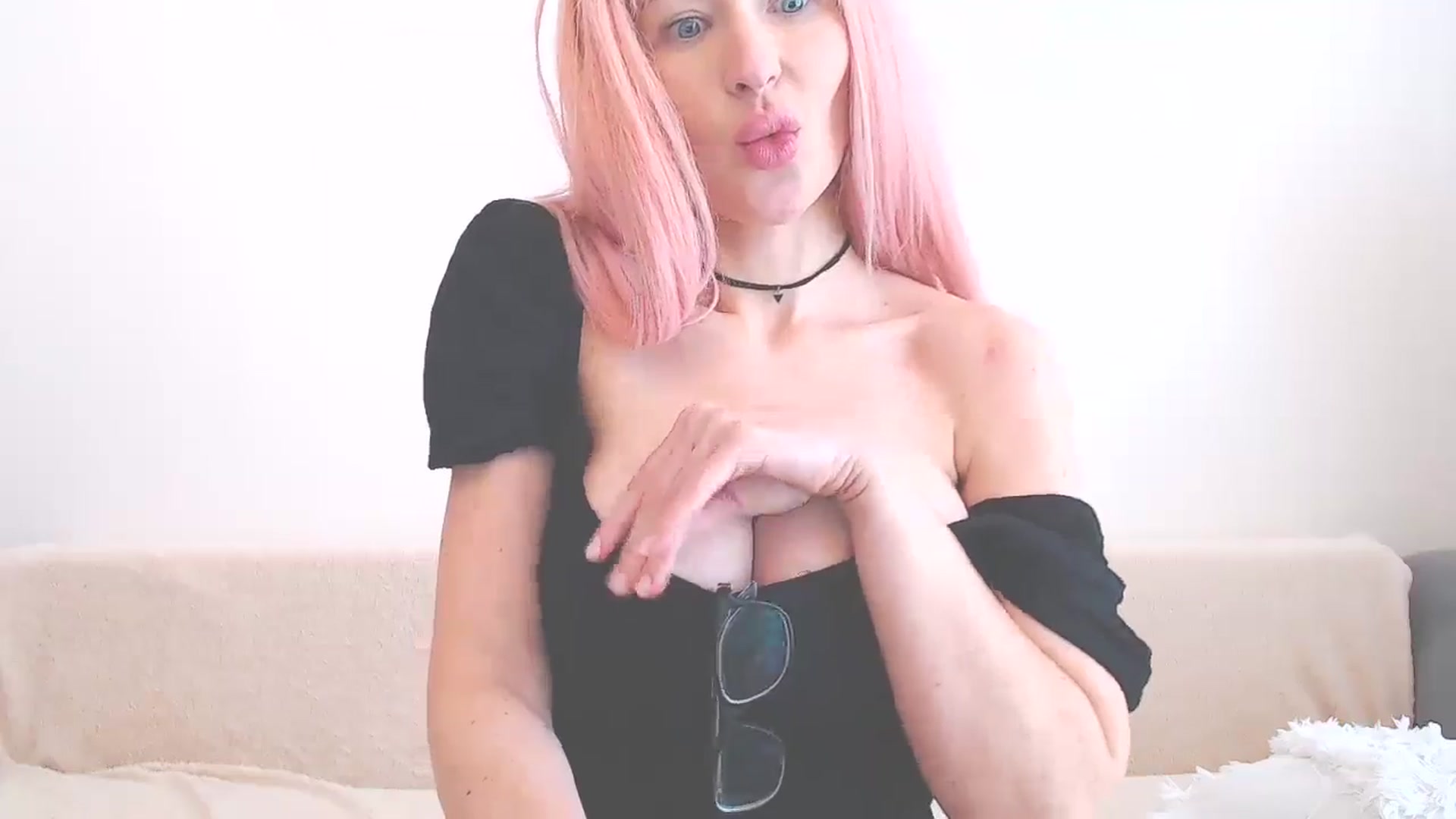 Gallery image thumbnail from Xxxawesomeart's myfreecams stream on, 11/23/2024, 11:45 image 6 of 20